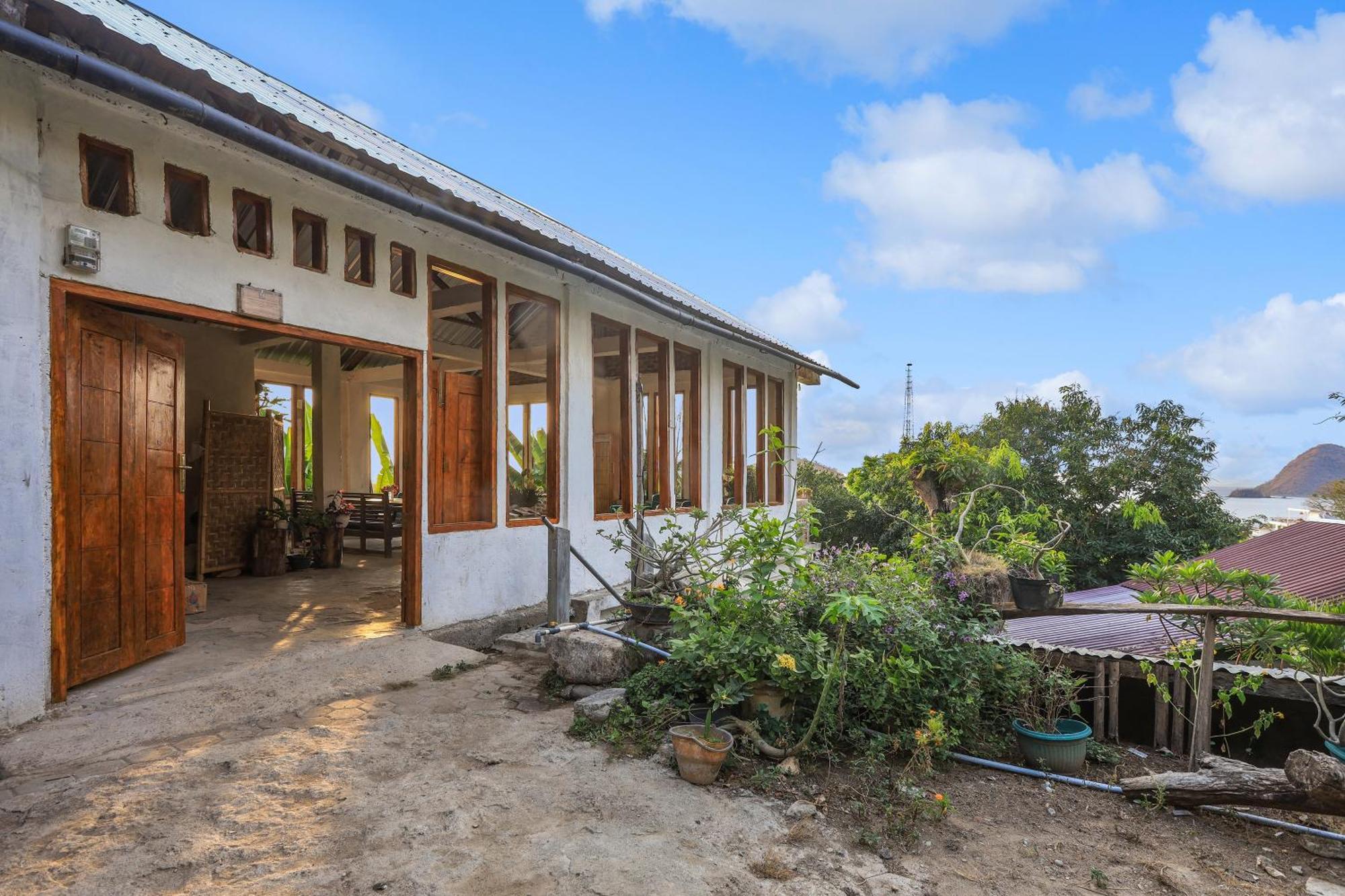 Palulu Garden Homestay Labuan Bajo Exterior photo